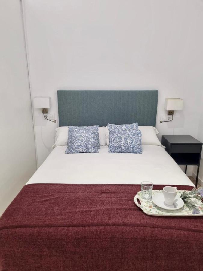 Apartamentos Rg Hospital Valme Seville Luaran gambar