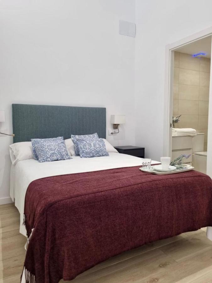 Apartamentos Rg Hospital Valme Seville Luaran gambar