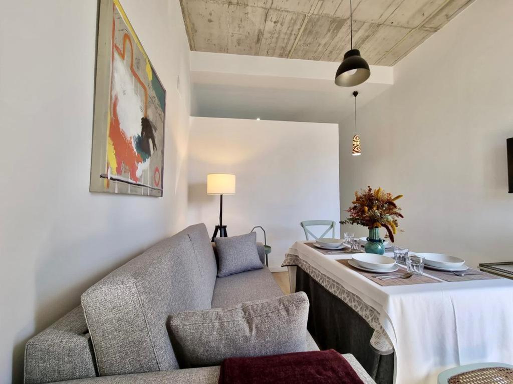 Apartamentos Rg Hospital Valme Seville Luaran gambar