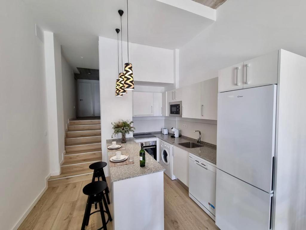 Apartamentos Rg Hospital Valme Seville Luaran gambar