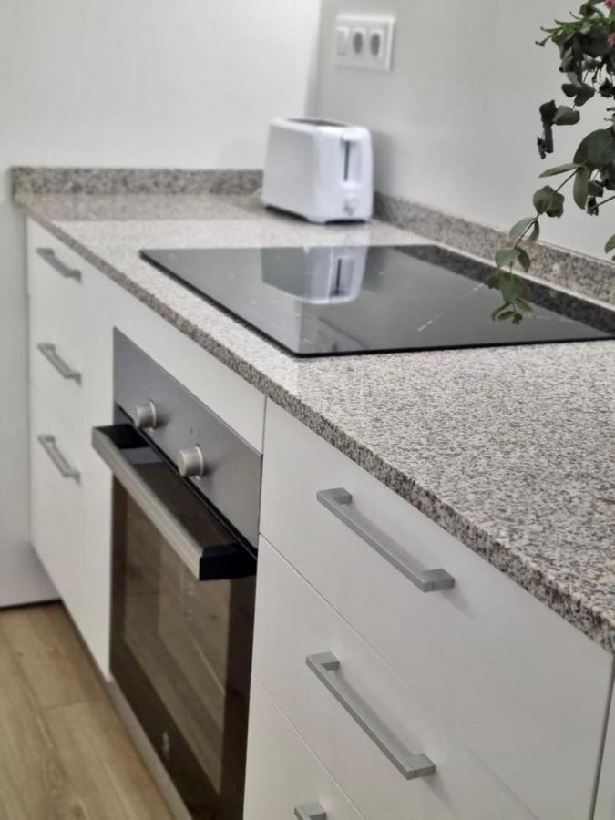 Apartamentos Rg Hospital Valme Seville Luaran gambar