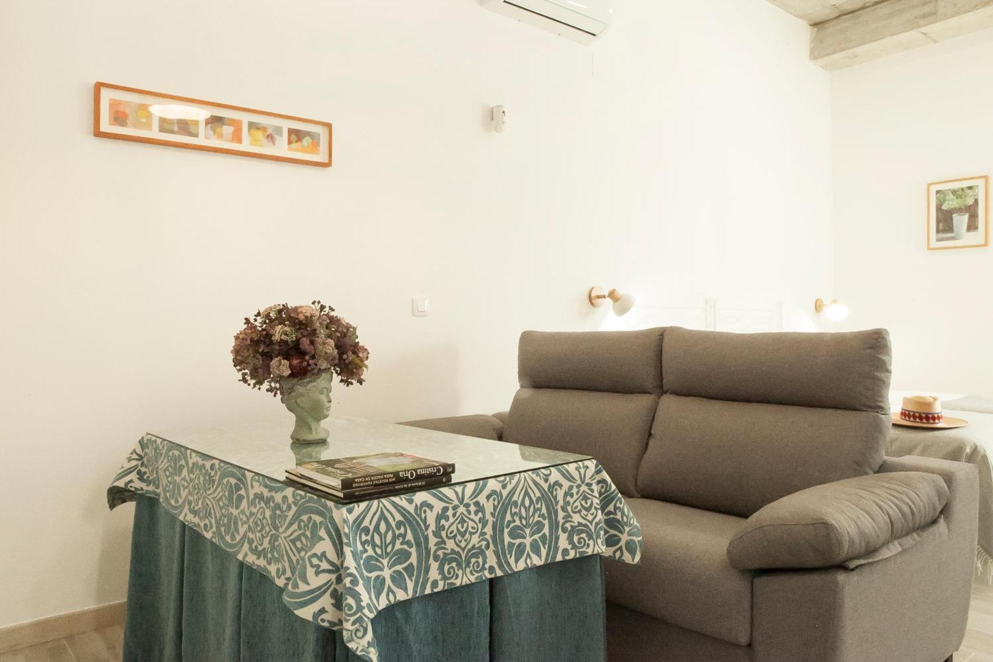 Apartamentos Rg Hospital Valme Seville Luaran gambar