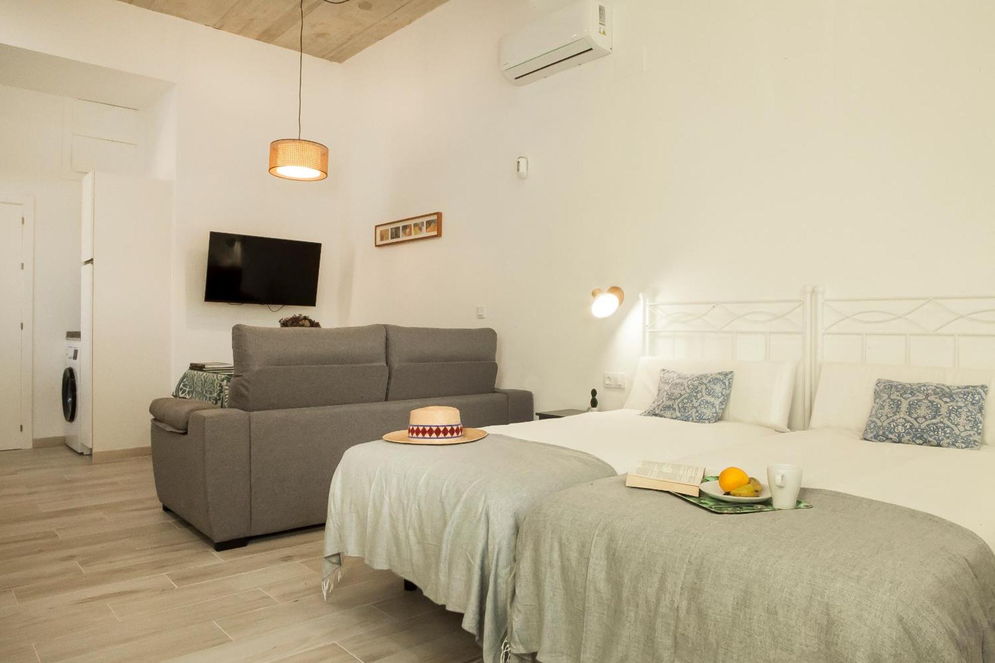 Apartamentos Rg Hospital Valme Seville Luaran gambar