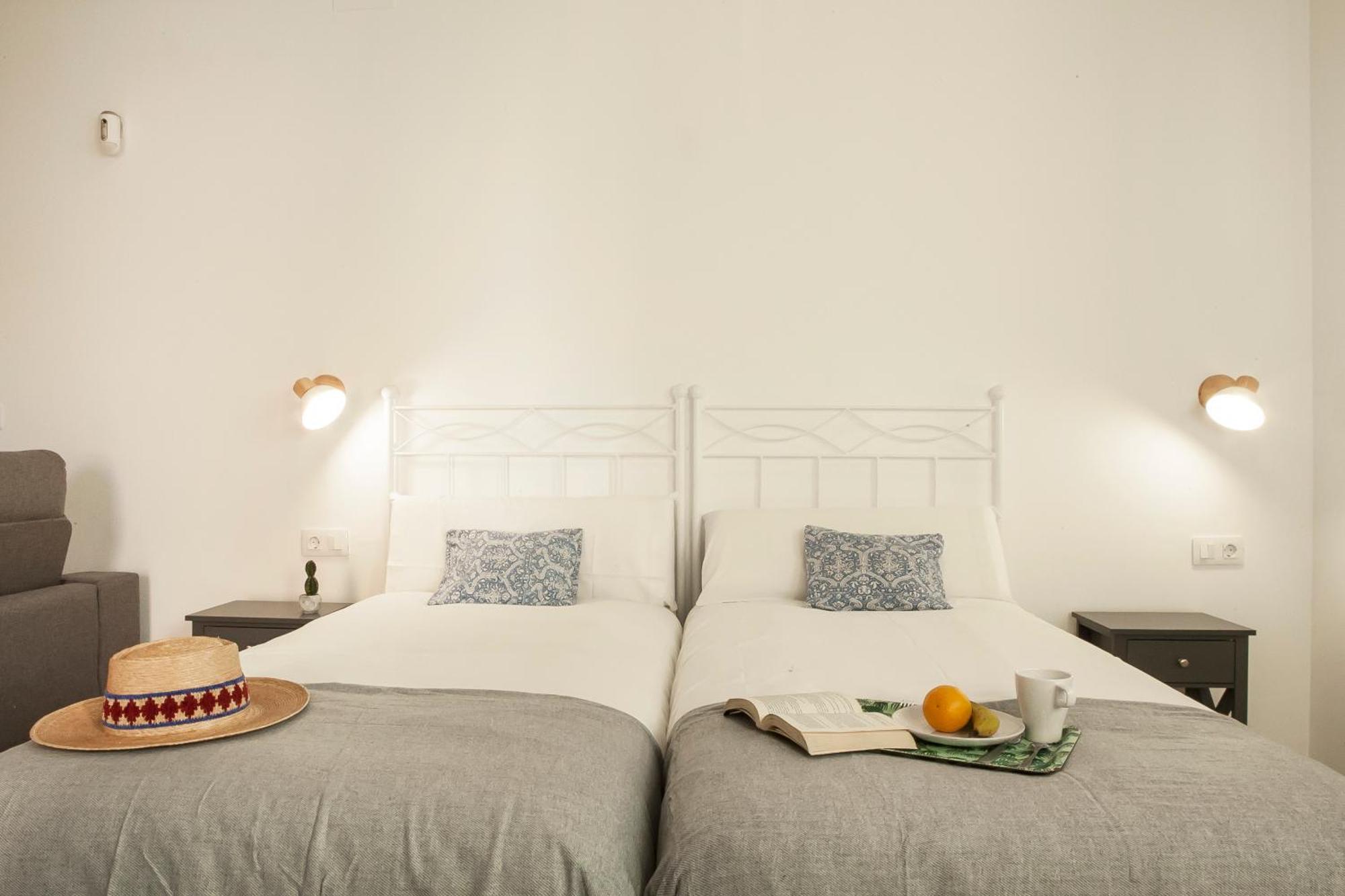Apartamentos Rg Hospital Valme Seville Luaran gambar