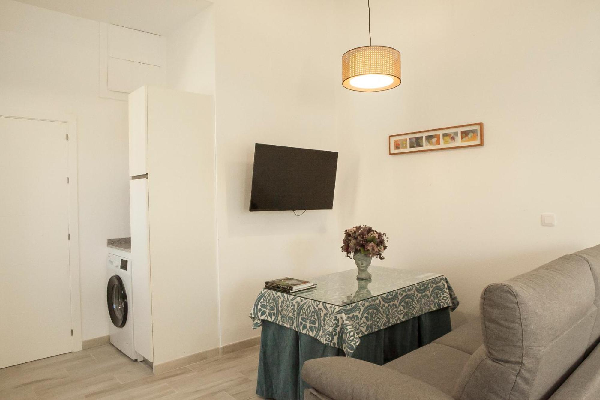 Apartamentos Rg Hospital Valme Seville Luaran gambar