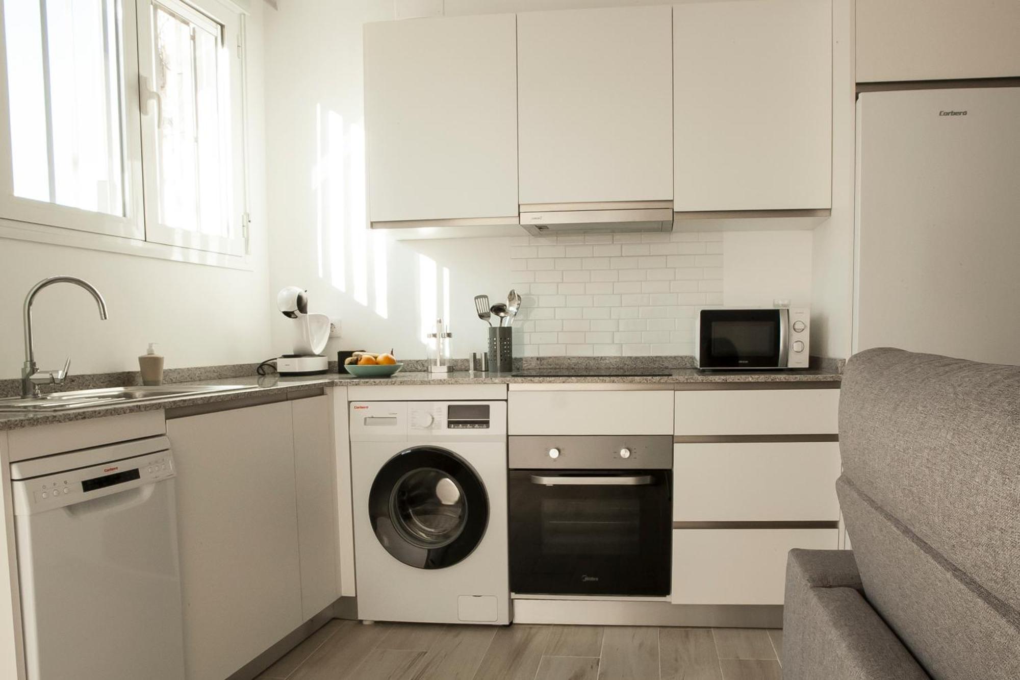 Apartamentos Rg Hospital Valme Seville Luaran gambar