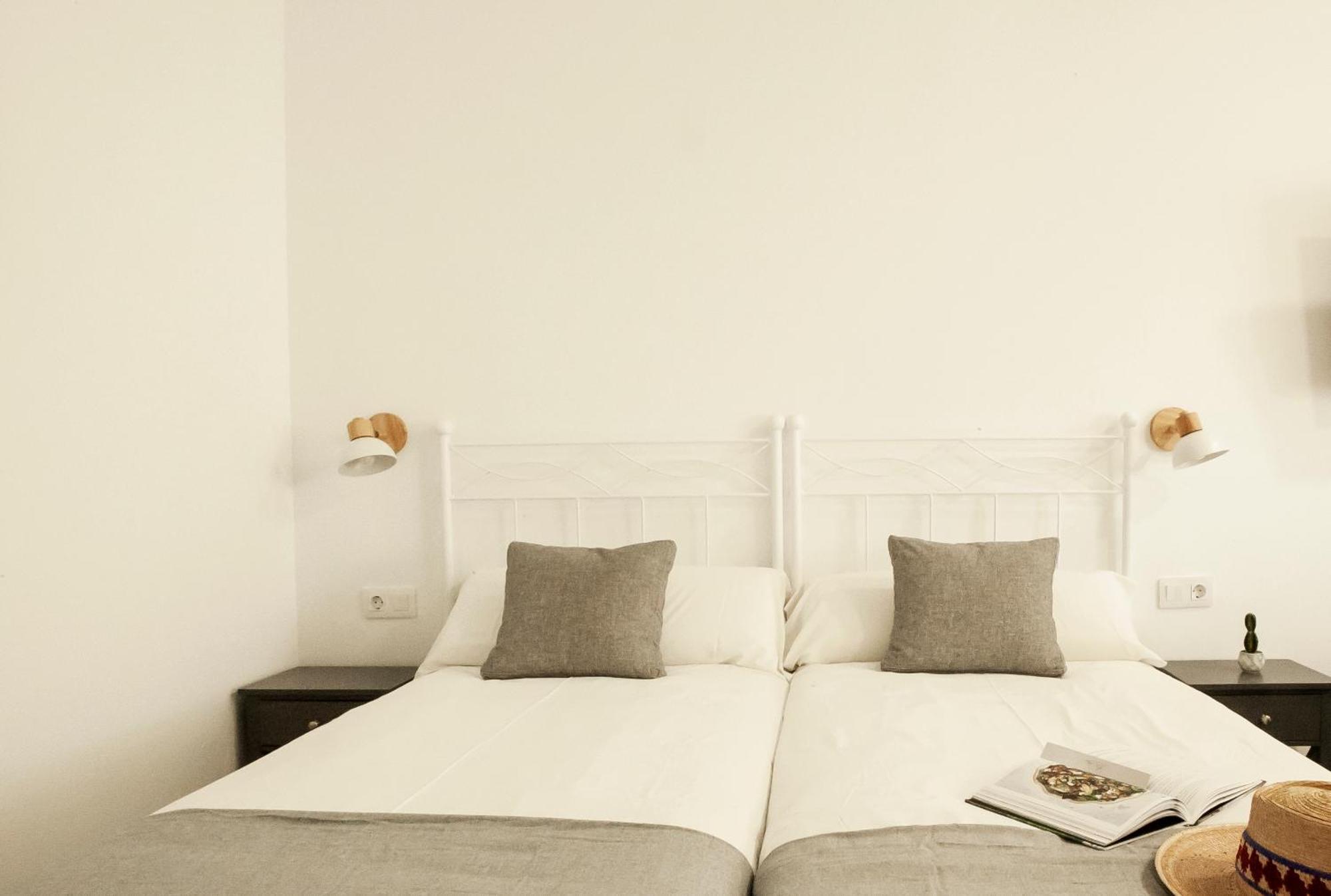 Apartamentos Rg Hospital Valme Seville Luaran gambar