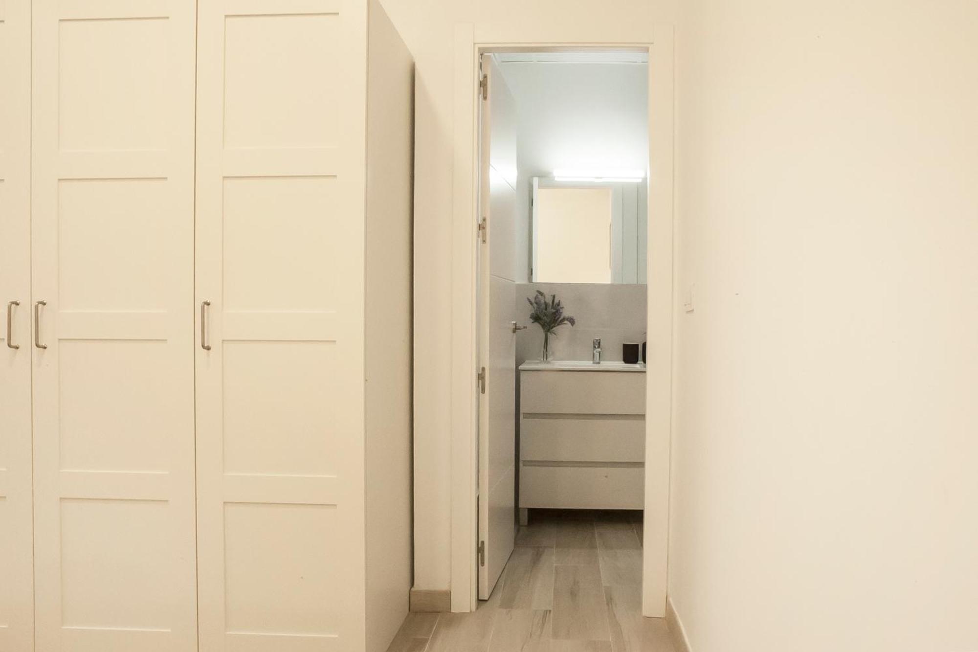 Apartamentos Rg Hospital Valme Seville Luaran gambar