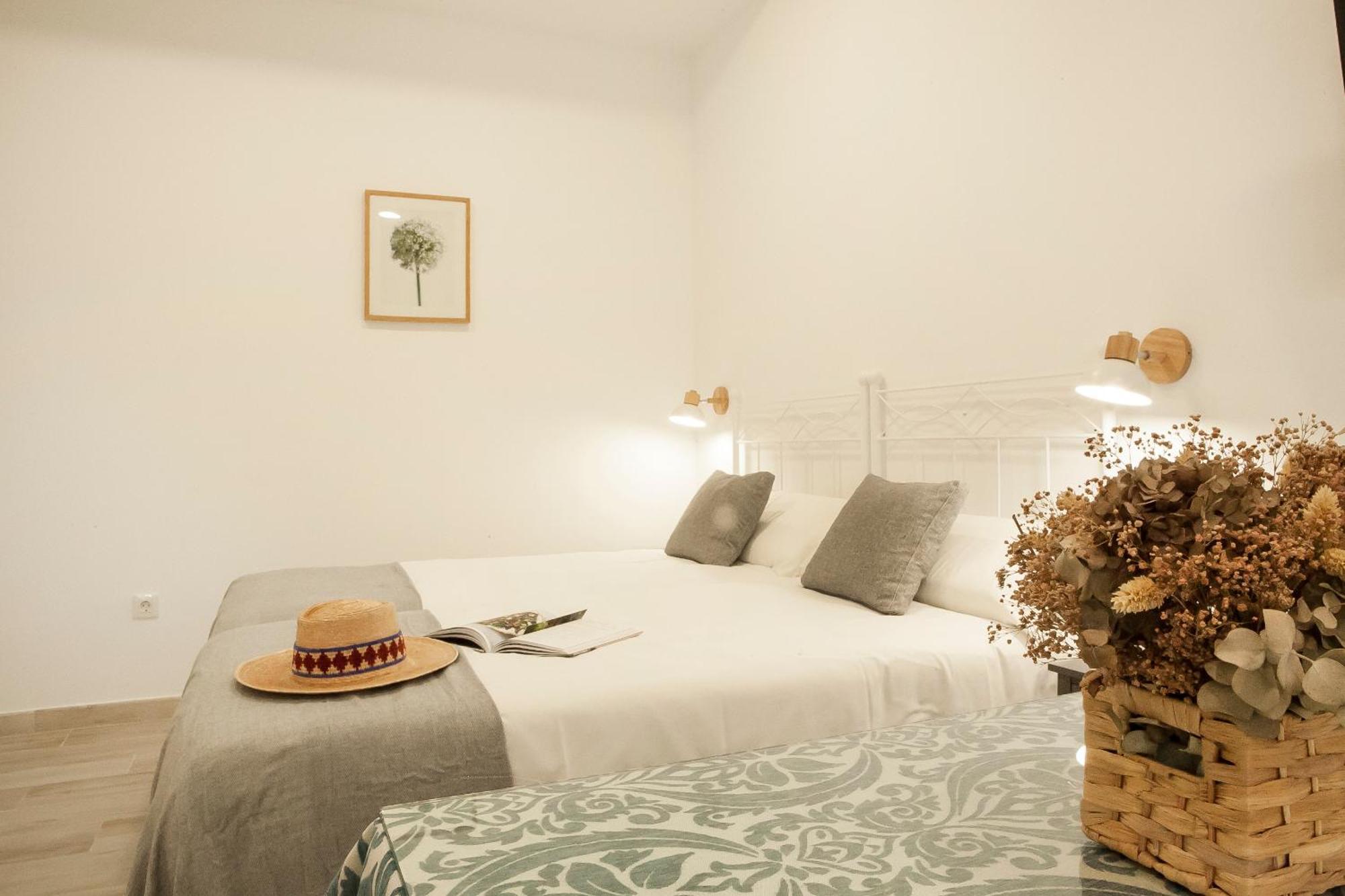 Apartamentos Rg Hospital Valme Seville Luaran gambar