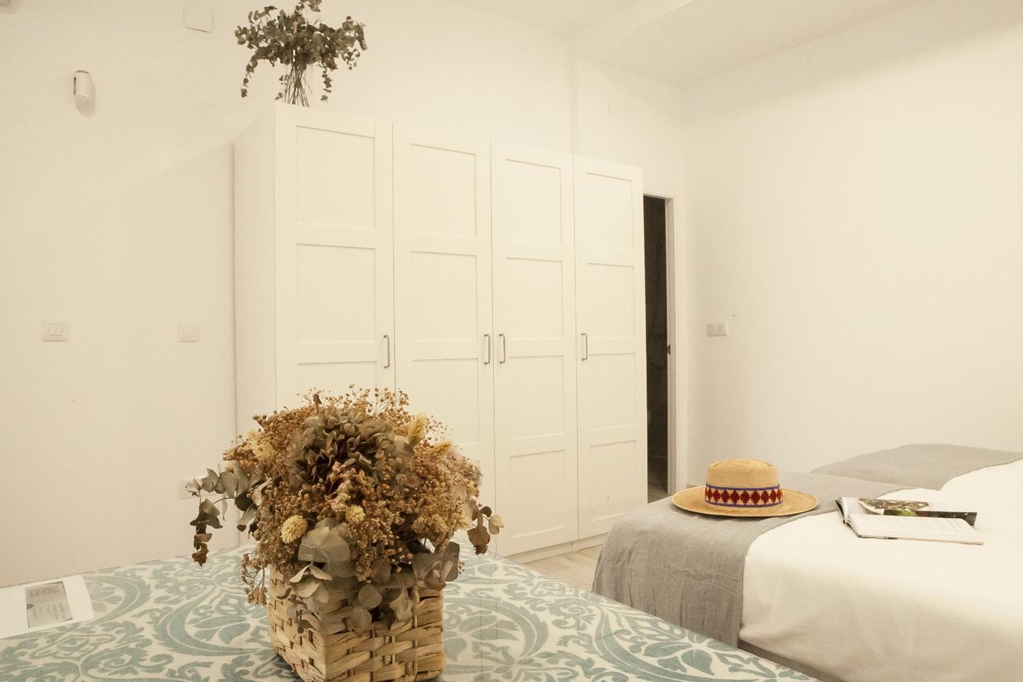 Apartamentos Rg Hospital Valme Seville Luaran gambar