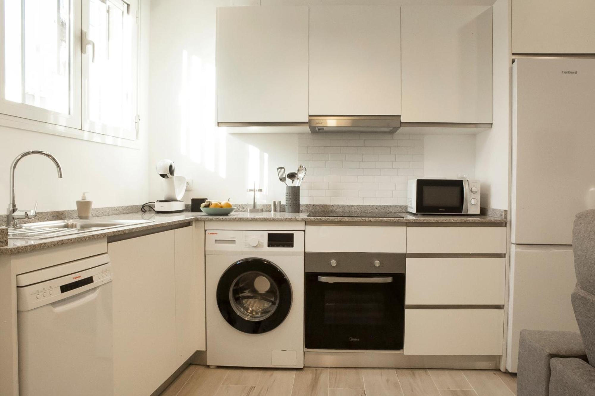 Apartamentos Rg Hospital Valme Seville Luaran gambar