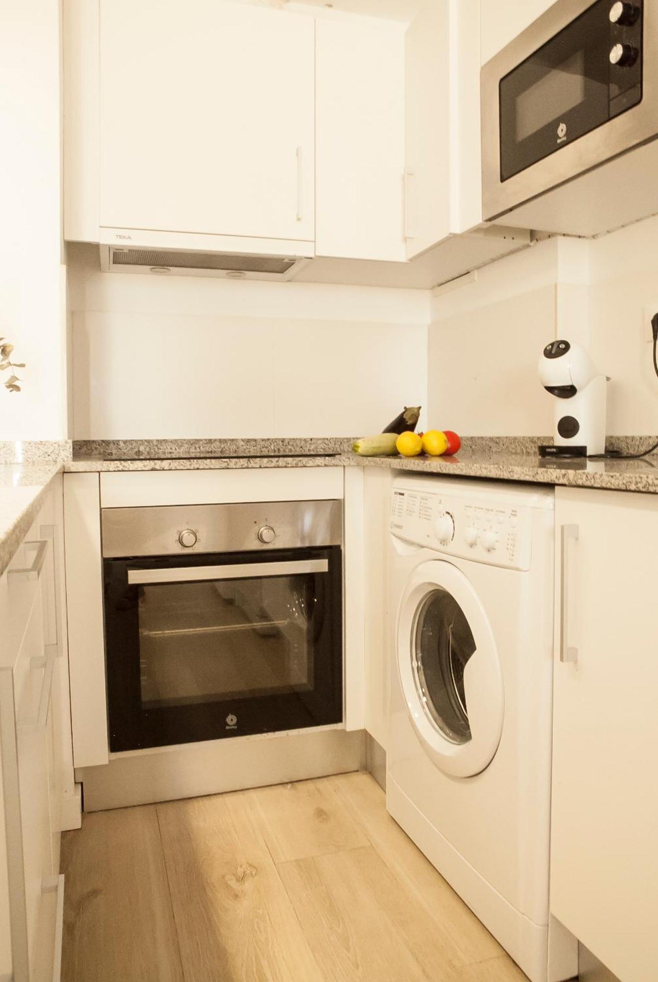 Apartamentos Rg Hospital Valme Seville Luaran gambar