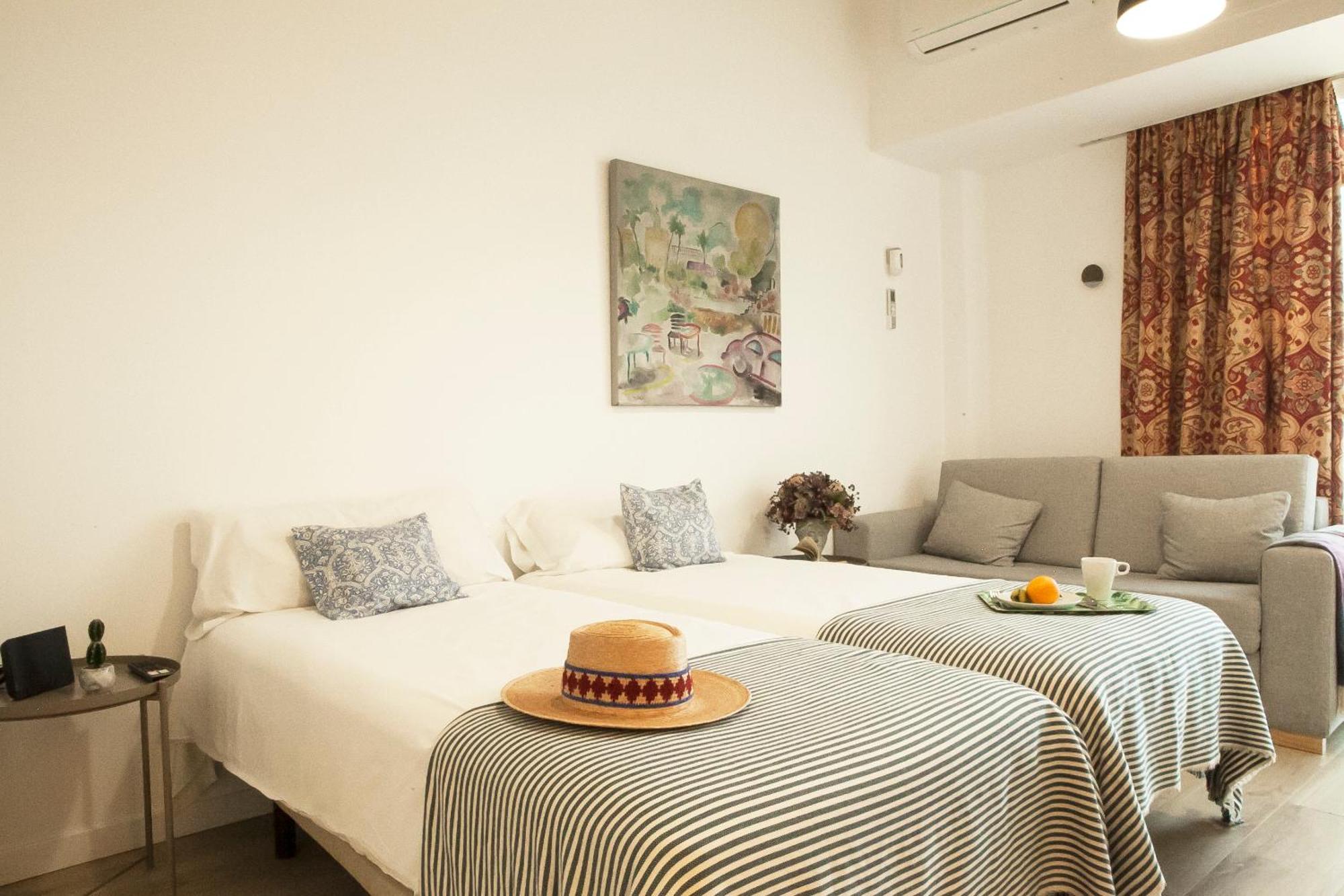 Apartamentos Rg Hospital Valme Seville Luaran gambar