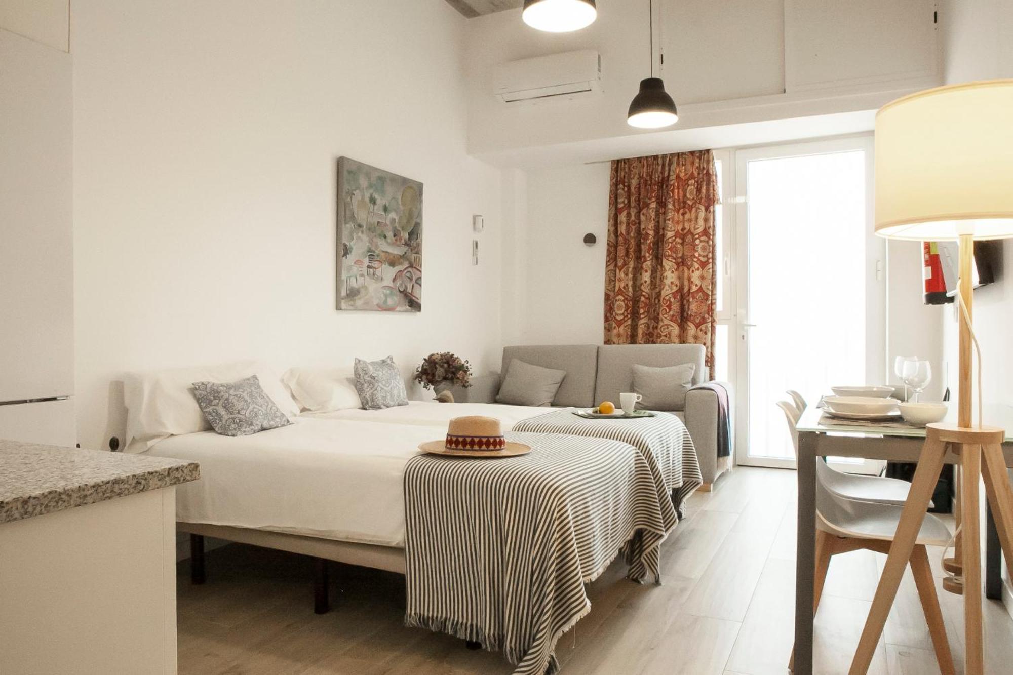 Apartamentos Rg Hospital Valme Seville Luaran gambar
