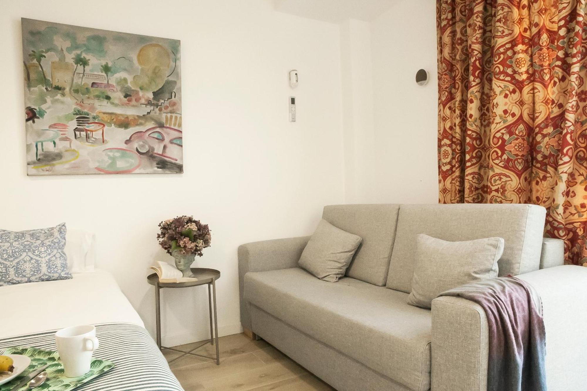 Apartamentos Rg Hospital Valme Seville Luaran gambar