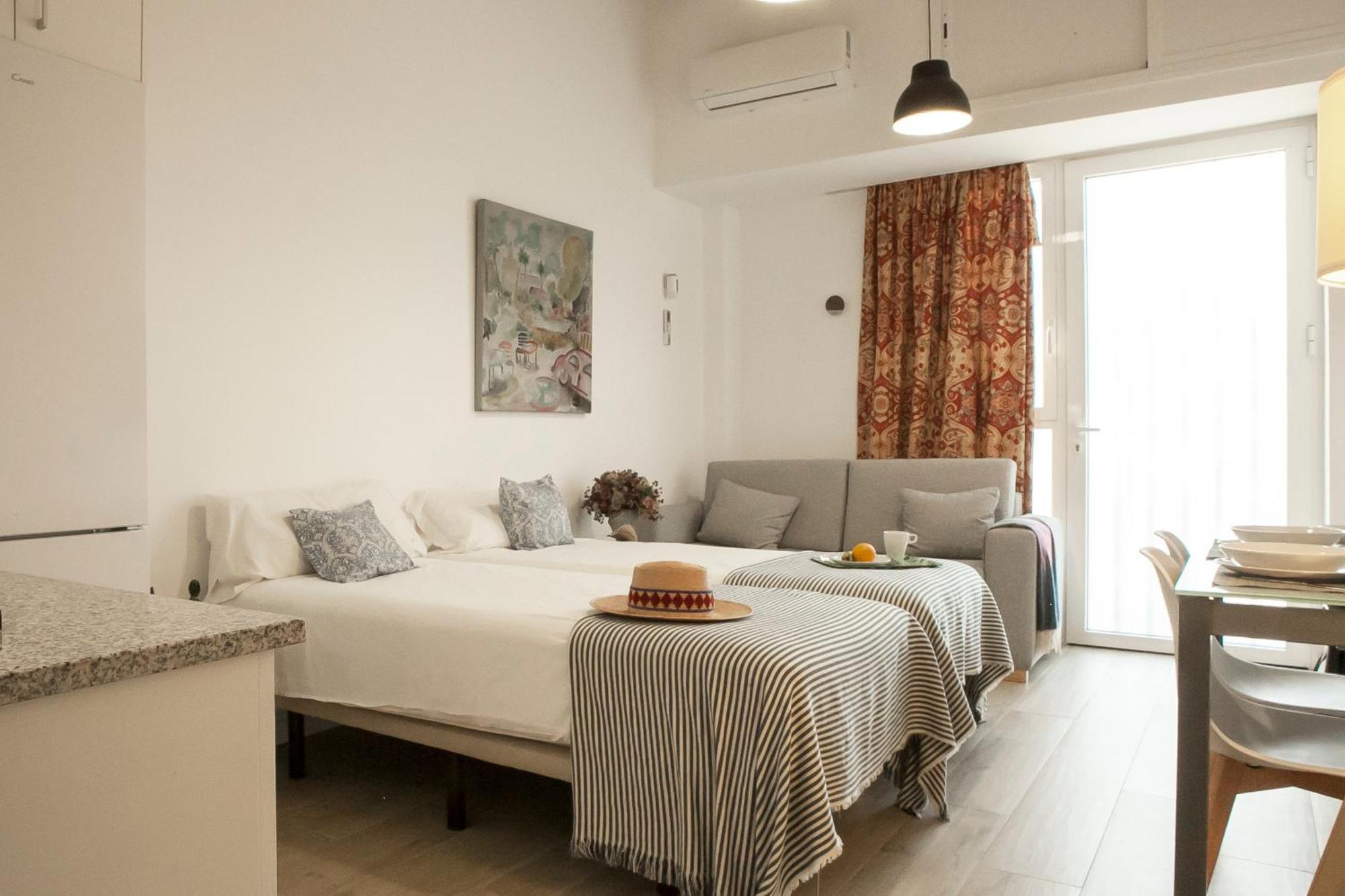 Apartamentos Rg Hospital Valme Seville Luaran gambar