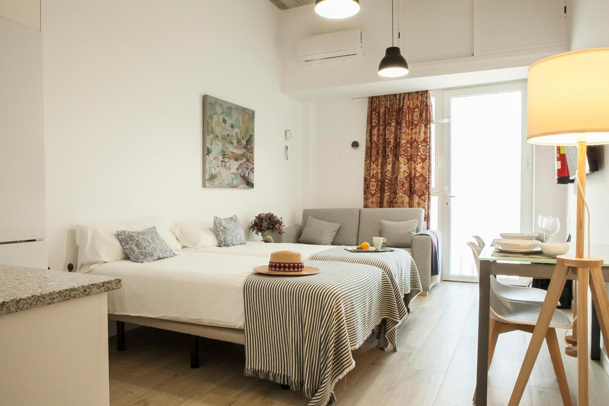 Apartamentos Rg Hospital Valme Seville Luaran gambar